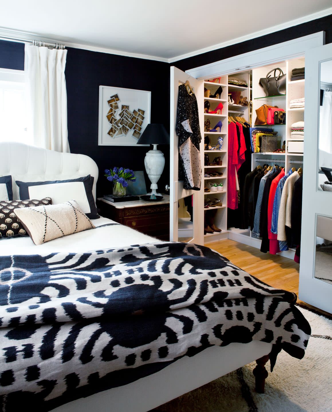 Black and white bedroom