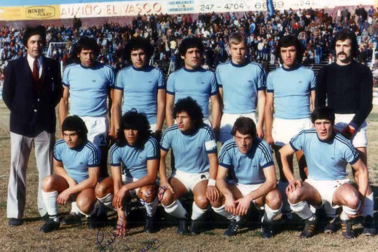 Su primer equipo fue San Telmo, en la C: el Ruso, arriba, el rubio de pelo corto 