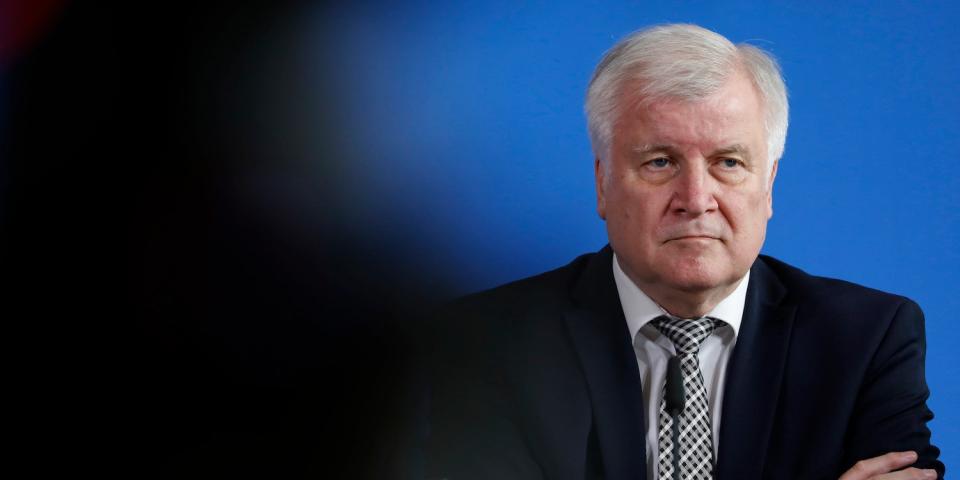 Bundesinnenminister Horst Seehofer warnt vor einer „neuen Qualität“ rechtsextremer Gewalt.