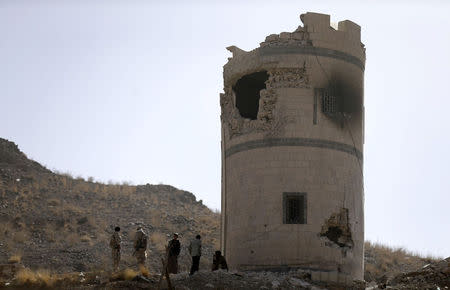 Houthi fighters stand near a damaged guard post at a Presidential Guards barracks they took over on a mountain overlooking the Presidential Palace in Sanaa January 20, 2015. REUTERS/Khaled Abdullah