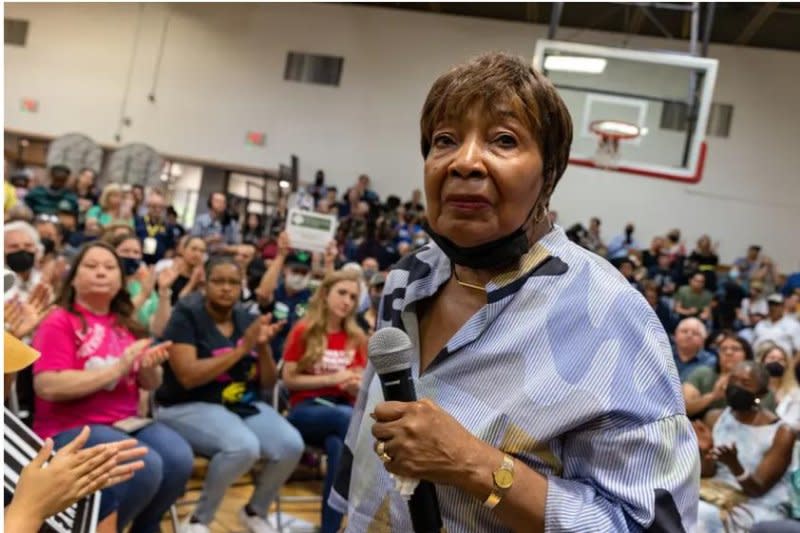 Former U.S. Rep. Eddie Bernice Johnson, D-Texas, who died on December 31, introduces Democratic gubernatorial candidate Beto O'Rourke at a town hall in Uvalde, Texas, on June 1, 2022. File Photo by Shelby Tauber for The Texas Tribune