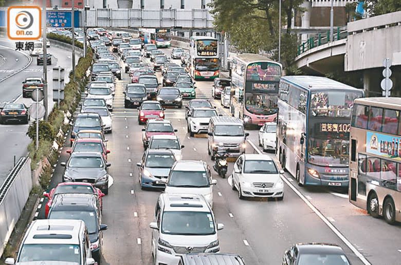 全港約17萬輛商用車再獲寬減牌照費用至明年年底。