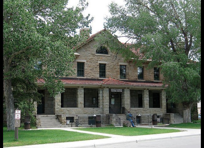 Fort Yellowstone Visitor Center (whalt, Flickr)