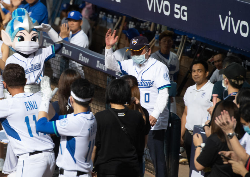 衛生福利部部長陳時中於5月8日親臨新莊棒球場。（Photo by Gene Wang/Getty Images）