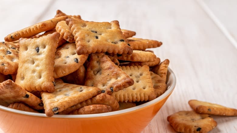 Seasoned Saltines cracker in bowl