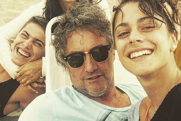 Alejandro Stoessel, productor de televisión y padre de la cantante Tini, se recupera tras permanecer casi un mes internado por una hemorragia digestiva