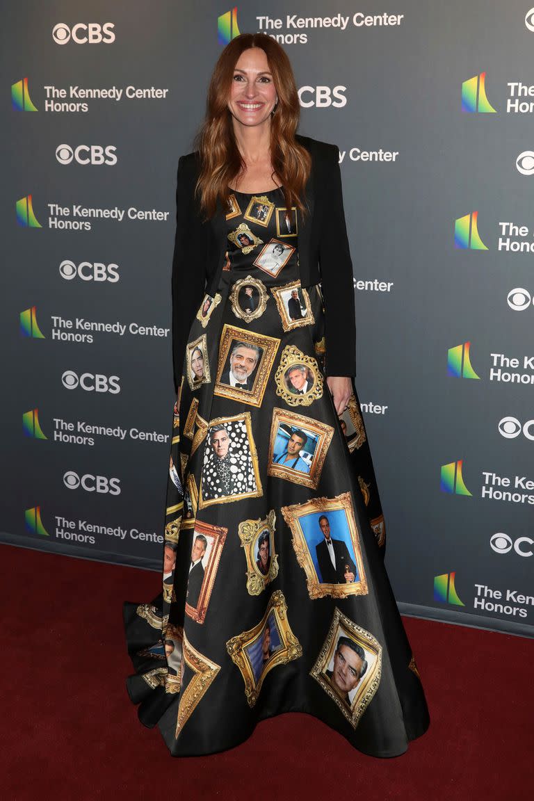 Julia Roberts luciendo el vestido con el que decidió homenajear a su amigo George Clooney