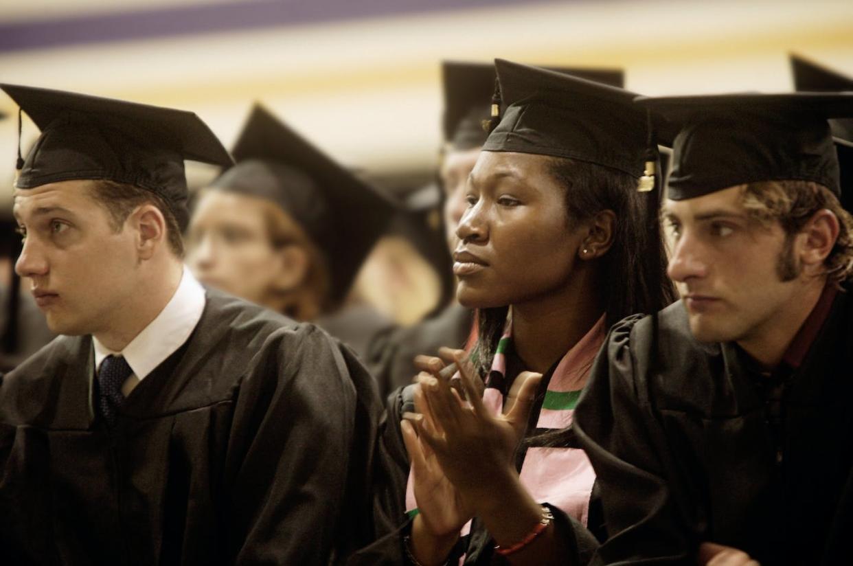 Graduation is less likely for students at less selective schools. <a href="https://www.gettyimages.com/detail/photo/students-at-commencement-ceremony-royalty-free-image/88170494?adppopup=true" rel="nofollow noopener" target="_blank" data-ylk="slk:Andy Sacks via Getty Images;elm:context_link;itc:0;sec:content-canvas" class="link ">Andy Sacks via Getty Images</a>