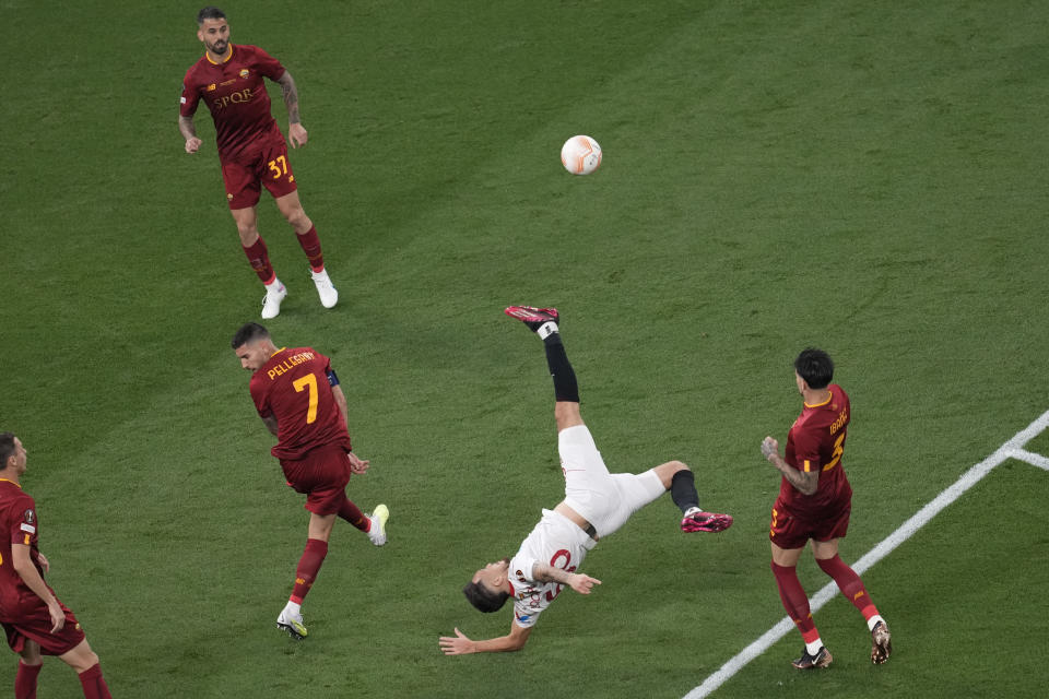 Sevilla's Lucas Ocampos goes for an acrobatic kick during the Europa League final soccer match between Sevilla and Roma, at the Puskas Arena in Budapest, Hungary, Wednesday, May 31, 2023. (AP Photo/Darko Vojinovic)