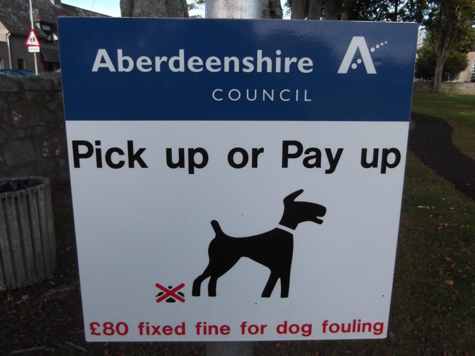 A sign in Aberdeenshire, Scotland, warning people to pick up after their dog.