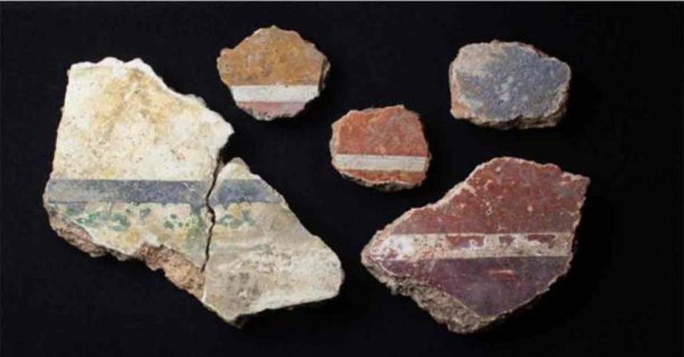 "The remnants indicate that the Roman villa found in England was adorned luxuriously with painted plaster." (Red River Archaeology Group)<p>Red River Archaeology Group</p>