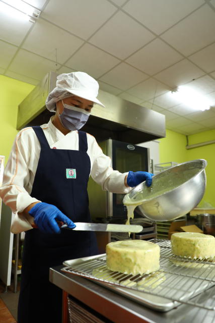 老闆娘許淑娟從素人自學成烘焙達人，還成為日本燒菓子專家的關門弟子。