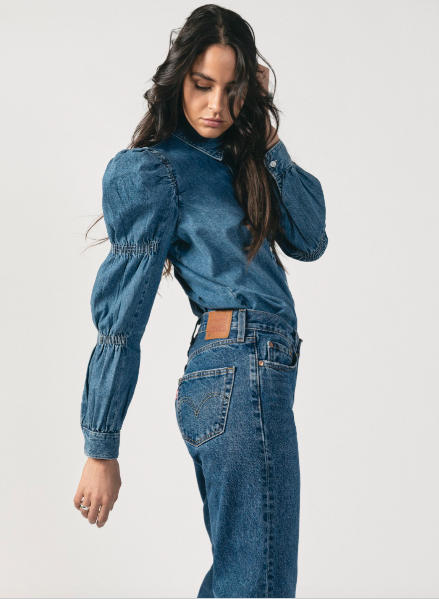 GNTM-Kandidatin Juliana im Double-Denim-Look (Bild: Levi's)