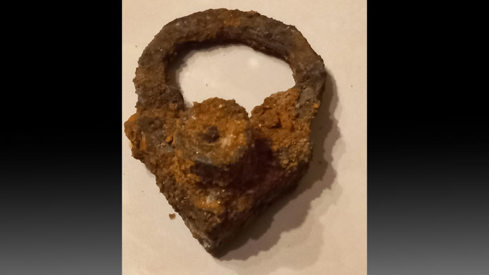 Image of an iron padlock found in a 17th century grave.