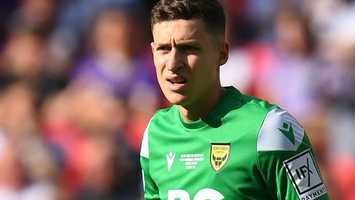 Cumming signs permanent deal with Oxford United