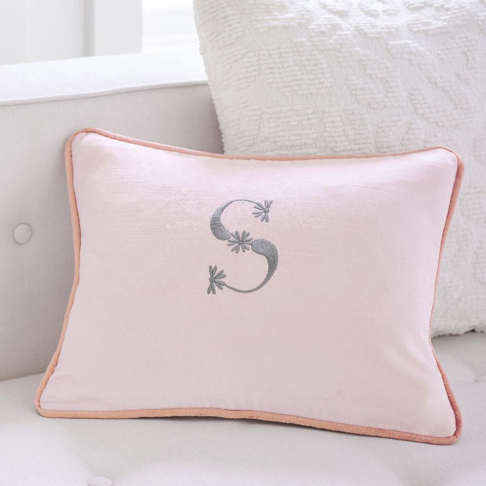 39) Sweet Velvet Pillow Cover