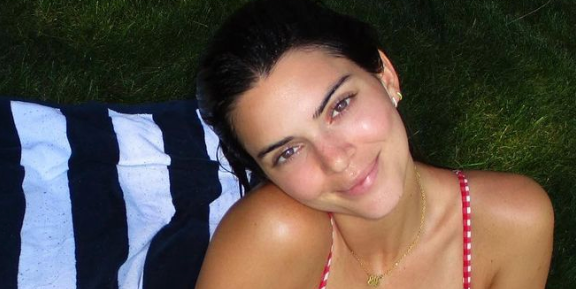 How To: 5 Steps to Kendall Jenner's Holiday Wet-Look Hairstyle