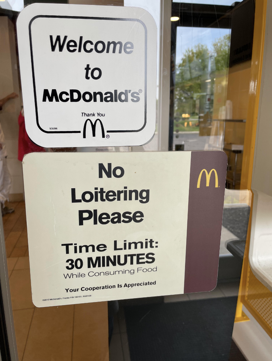 A sign giving a 30-minute time limit at McDonald's