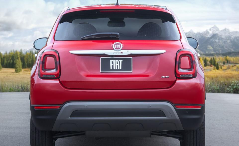 <p>Fiat's preliminary specifications show the curb weight as exactly the same as last year's 500X with the 2.4-liter and all-wheel drive.</p>