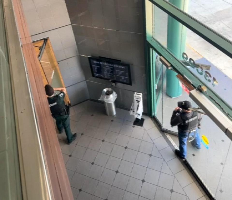 PHOTO: Deputies are seen speaking to the suspect during a hostage incident at a Bank of America in Fort Myers, Florida, Feb. 6, 2024. (Obtained by ABC News)