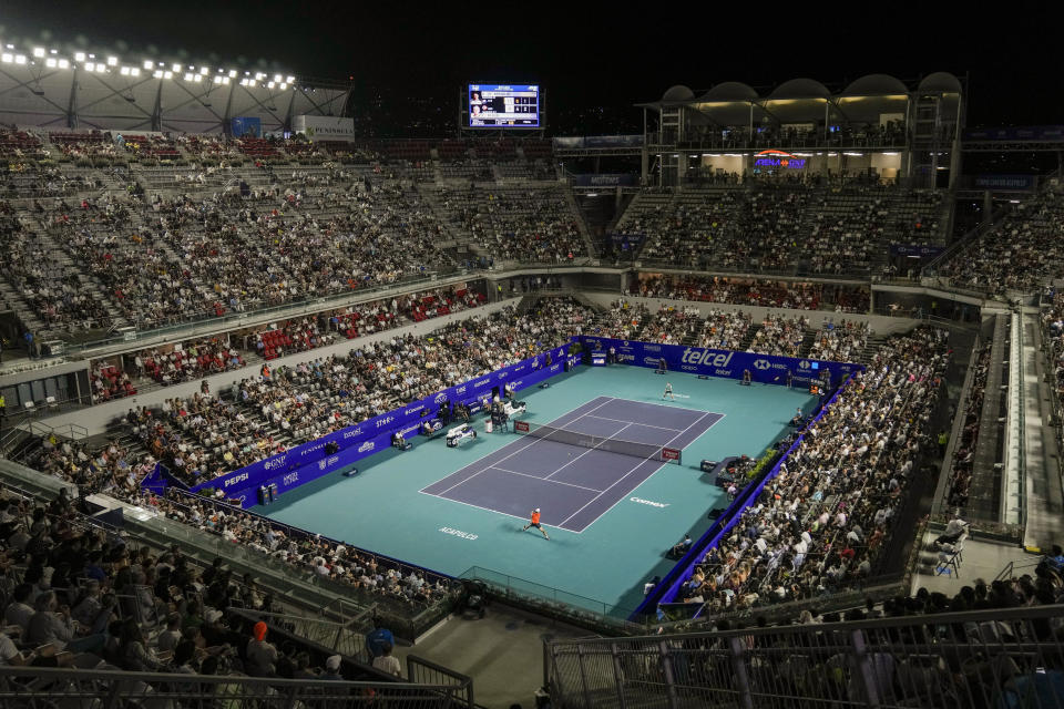 Casper Ruud of Norway, top, plays against Alex de Minaur of Australia during their final match of the Mexican Open tennis tournament in Acapulco, Mexico, Saturday, March 2, 2024. (AP Photo/Eduardo Verdugo)