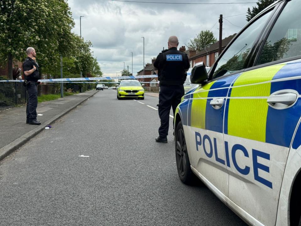 The Northern Echo: Armed police arrest man in Valley Road, Middlesbrough