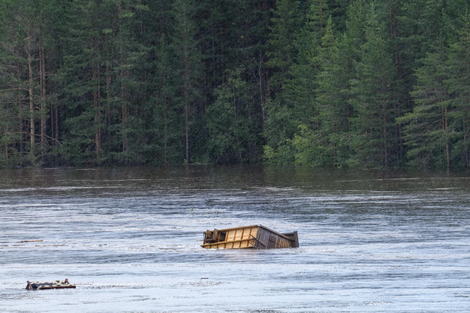 A cottage floats towards the Braskreidfoss Power plant in Braskereidfoss, Norway, Wednesday, Aug. 9, 2023. Authorities in Norway are considering blowing up a dam at risk of bursting after days of heavy rain to prevent downstream communities from getting deluged. The Glama, Norway’s longest and most voluminous river, is dammed at the the Braskereidfoss hydroelectric power plant, which was under water and out of operation on Wednesday. (Cornelius Poppe/NTB Scanpix via AP)