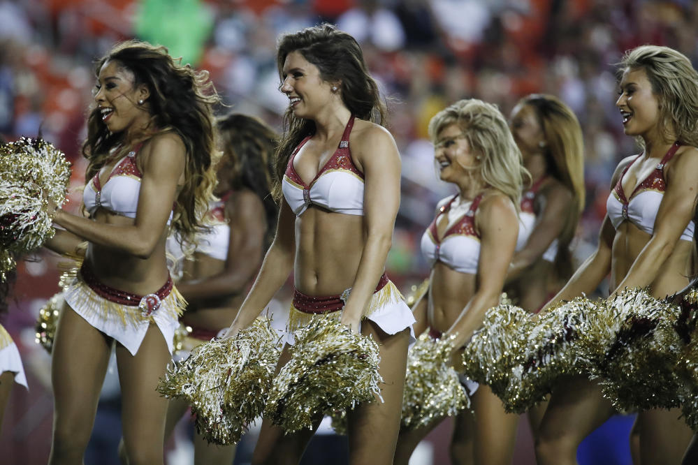 Washington Redskins probe cheerleaders' claims of topless photo