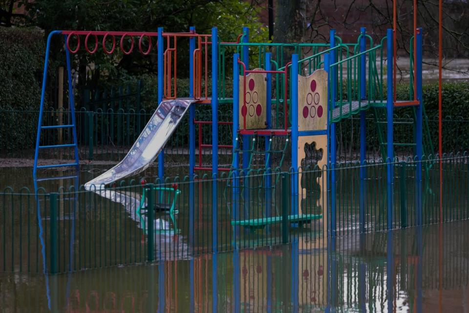 Überschwemmungen in Shrewsbury, als der Fluss Severn aufgrund starker Regenfälle über die Ufer trat (SWNS)