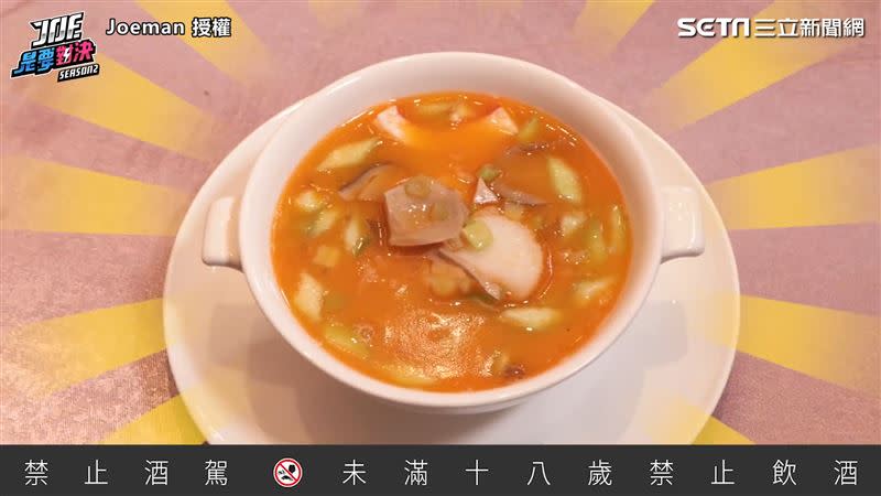 來自香港的師傅，為他們烹煮「鱈蟹西施泡飯」。（圖／Joeman 授權）