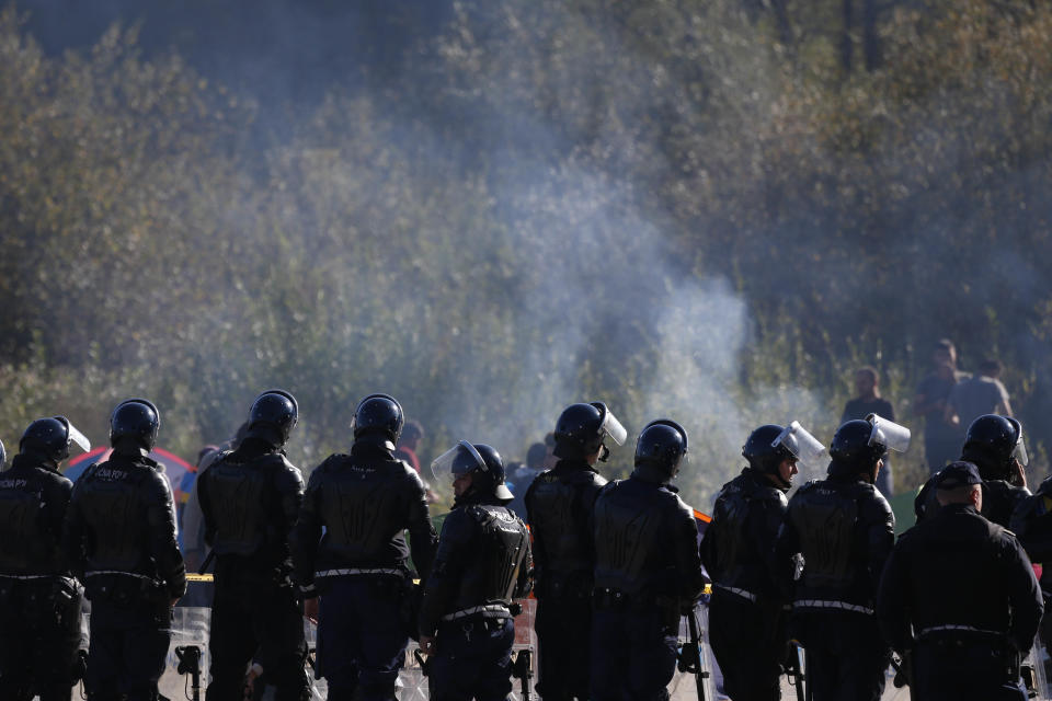 Bosnian police forces secure a road in Maljevac, Bosnia, near to the border with Croatia, Thursday, Oct. 25, 2018. Bosnian police say three officers and three migrants have been hurt in skirmishes on the border with Croatia where dozens of people have been trying to cross into the European Union country.(AP Photo/Amel Emric)