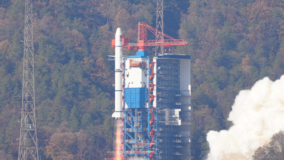 國防部證實中國今天15時自四川西昌衛星發射中心發射搭載衛星的運載火箭，通過台灣南部上空大氣層外。資料照