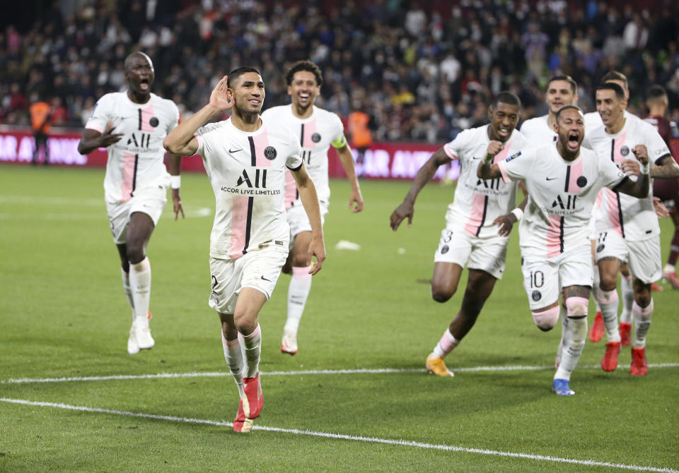 Paris Saint-Germain: Achraf Hakimi feiert sein zweites und das entscheidende Tor in der letzten Minute gegen den FC Metz