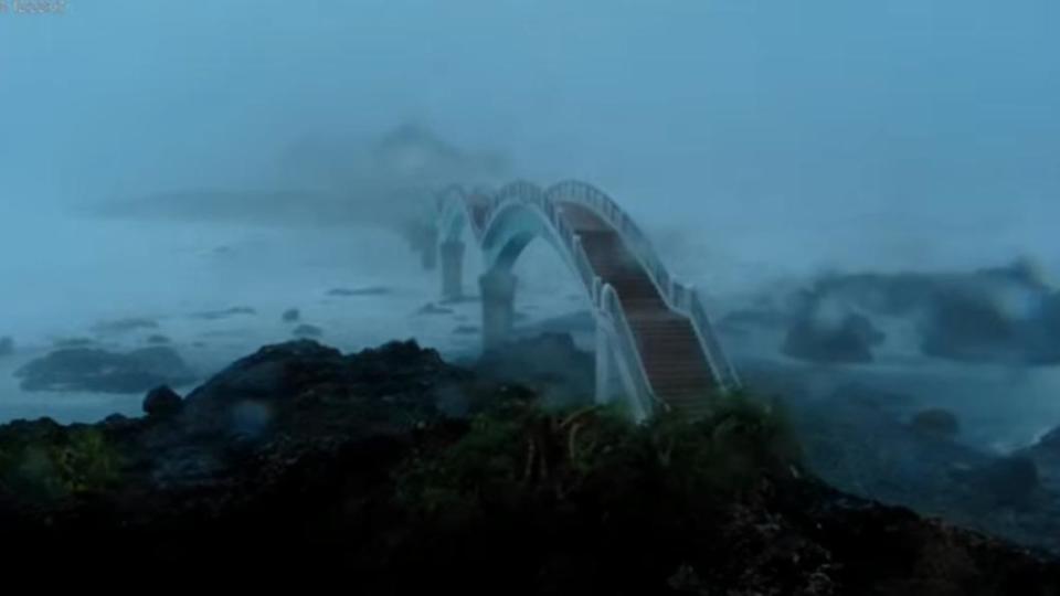 台東三仙台現場風強雨驟。（圖／翻攝自東部海岸國家風景管理處YouTube）