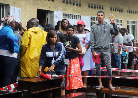 Voters gather before casting their ballots at a flooded polling station during the presidential election in Kinshasa, Democratic Republic of Congo, December 30, 2018. REUTERS/Kenny Katombe