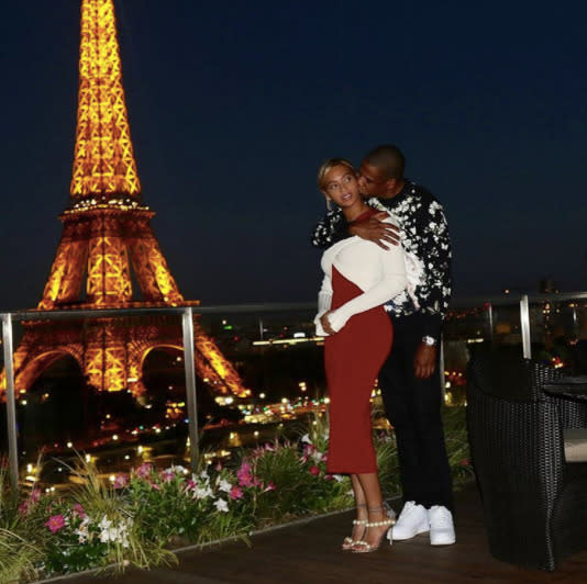 <p>Kisses from Hova! Beyoncé also got her pose on with Jay-Z in July 2016. (Photo: <a rel="nofollow noopener" href="https://www.instagram.com/p/BIbIhoAhEix/?taken-by=beyonce&hl=en" target="_blank" data-ylk="slk:Beyoncé via Instagram;elm:context_link;itc:0;sec:content-canvas" class="link ">Beyoncé via Instagram</a>) </p>