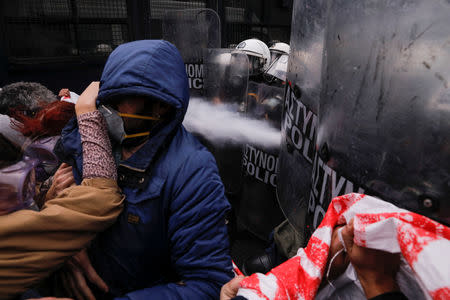 Protesters clash with riot police during a demonstration of Greek school teachers outside the parliament building against government plans to change hiring procedures in the public sector in Athens, Greece, January 14, 2019. REUTERS/Alkis Konstantinidis