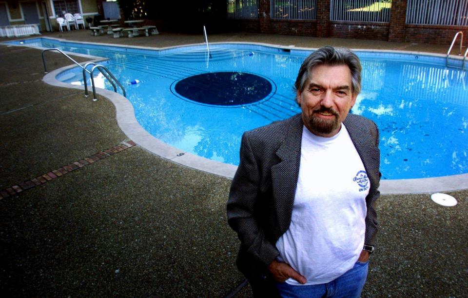 Bobby John Henry stands in front of the guitar shaped pool at Spence Manor Suites on Music Row Oct. 29, 1999.