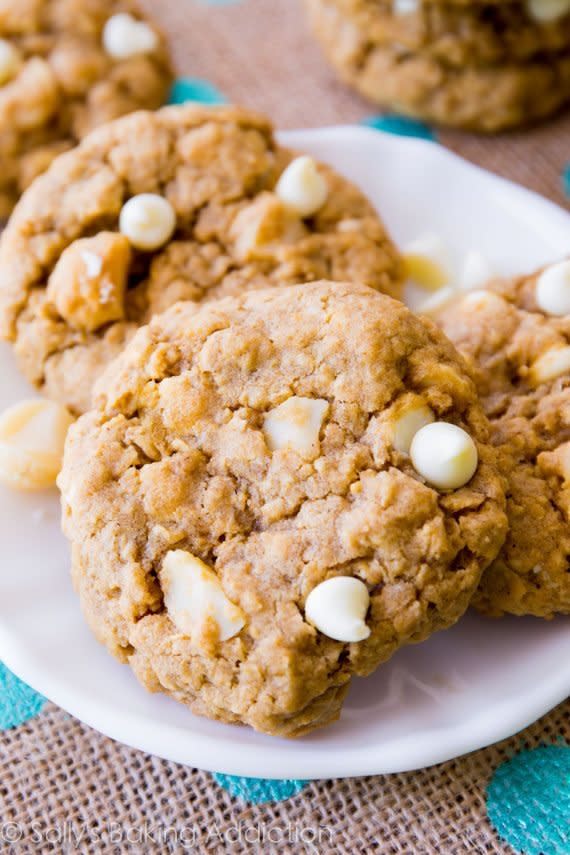 <strong>Get the <a href="https://sallysbakingaddiction.com/2014/04/14/white-chocolate-macadamia-nut-oatmeal-cookies/" target="_blank">White Chocolate Macadamia Nut Oatmeal Cookies recipe</a>&nbsp;from&nbsp;Sally's Baking Addiction</strong>