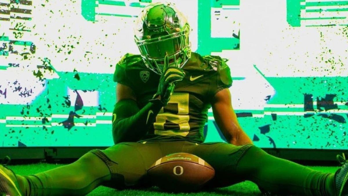 2025 All-American Trey McNutt Commits to Oregon