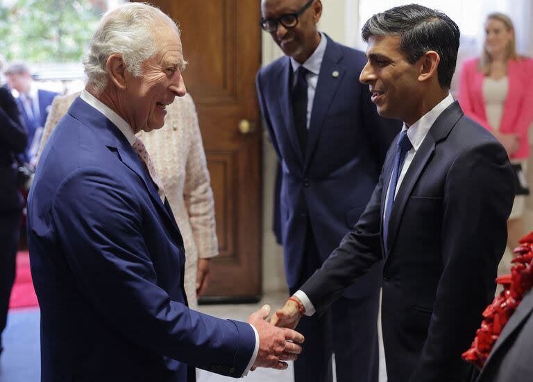 El rey Carlos III y el primer ministro Rishi Sunak, en Londres. (Chris Jackson / POOL / AFP)