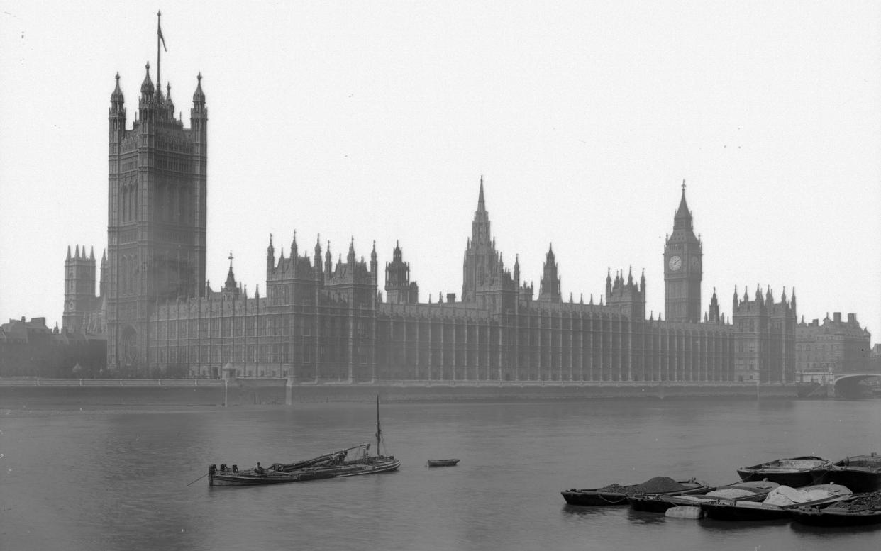 The houses of Parliament in London. Built from plans by Sir Charles Barry between 1840 and 1860 in a late gothic style -  Hulton Archive