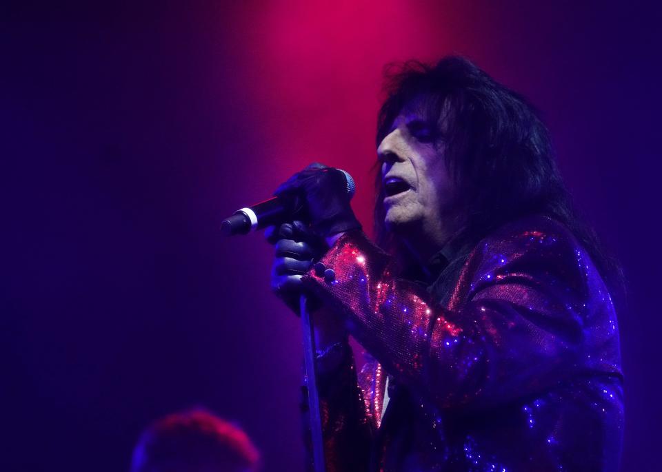 Dec 9, 2023; Phoenix, Arizona, United States; Alice Cooper sings with Sixwire during Christmas Pudding, the annual benefit for his Solid Rock Teen Centers at the Celebrity Theatre.
