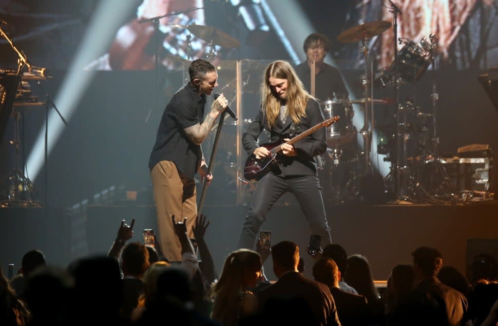 Maroon 5 performed during Shaq's benefit