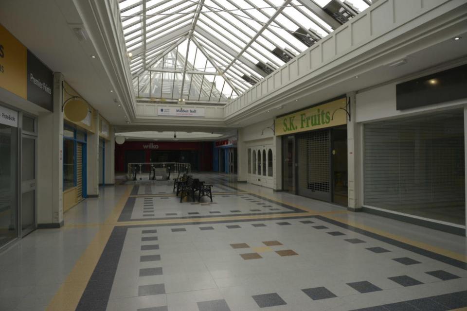 Wiltshire Times: The empty Castle Place shopping mall.Photo: Trevor Porter 76944-1 