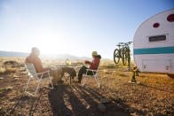 Evolve allo stesso tempo il tipo di viaggiatore on the road, rappresentato in gran parte da coppie giovani e famiglie con bambini, e sempre più richiesti sono i veicoli a noleggio o in condivisione. (Getty)