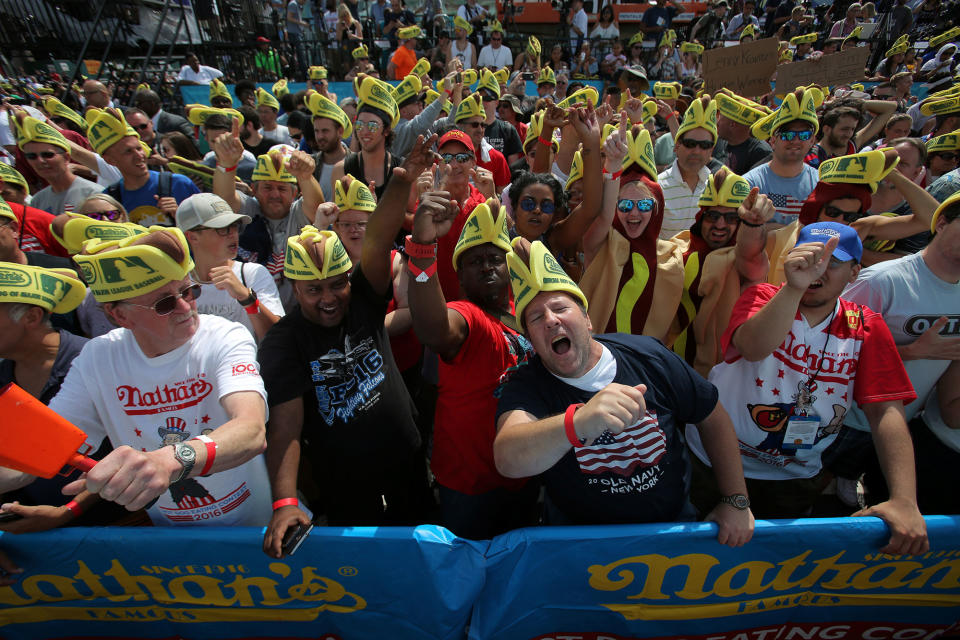 <p>Attendees gather before Nathan’s Famous Fourth of July International Hot Dog-Eating Contest at Coney Island in Brooklyn, New York City, July 4, 2017. (Photo: Andrew Kelly/Reuters) </p>