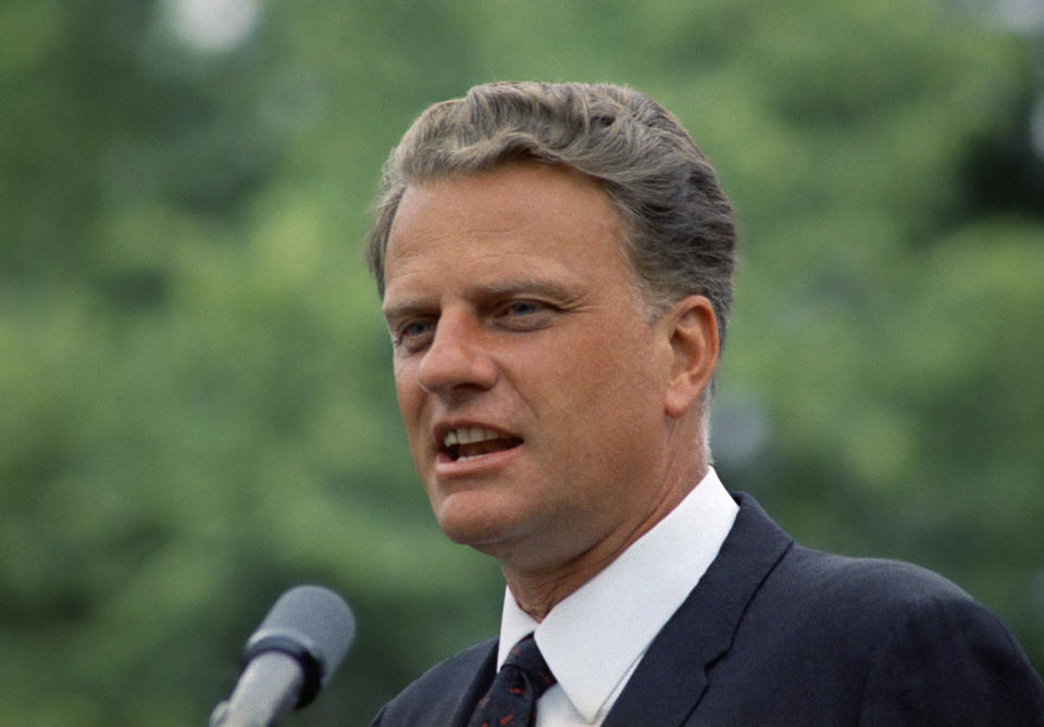 <p>Billy Graham addresses a prayer meeting in June 1967. (Photo: AP) </p>