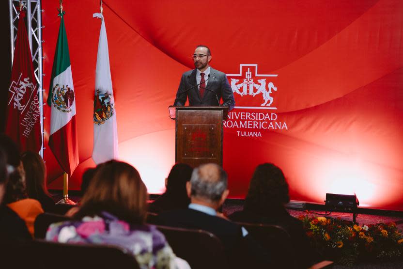 El rector, Dr. Luis Arriaga Valenzuela, S.J.