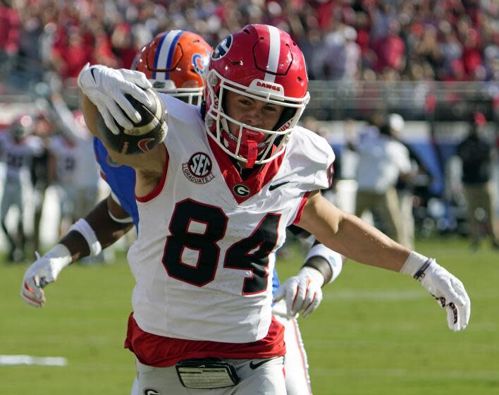 Georgia wide receiver Ladd McConkey (84) crosses the goal line in front of Florida linebacker Scooby Williams,